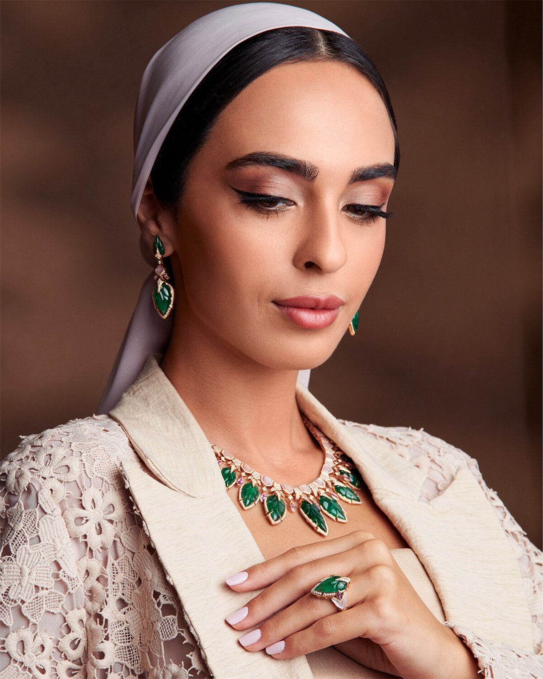 Imperia Pearl Emerald Necklace Model